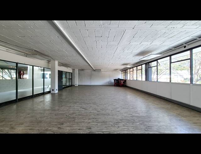 161M² OFFICE TO LET IN LYNNWOOD GLEN